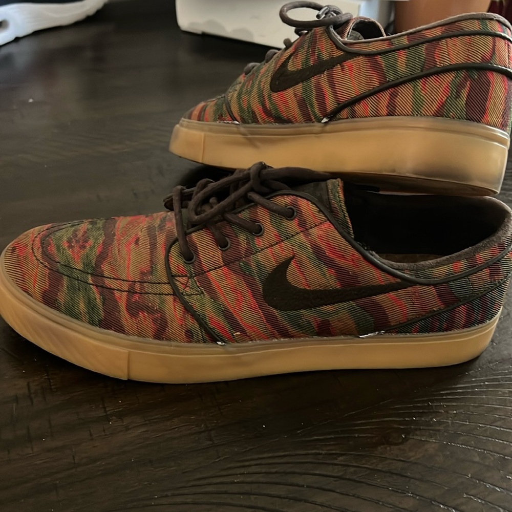 Make NIKE SB limited edition. Like new just no box. Size 10.5
